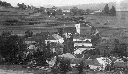 Rodná Polná na Šumavě, vzadu dnes zcela zaniklý Lštín (Irresdorf)