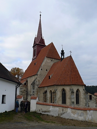 Zátoňský kostel před a po rekonstrukci