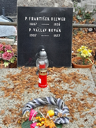 Hrob Franze Ullwera na hřbitově u sv. Otýlie v Českých Budějovicích