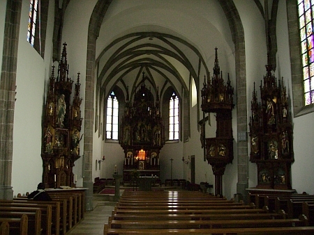 Interiér farního kostela v Haslachu