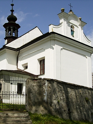 Kostel Svaté rodiny a sv. Jana Nepomuckého v Horní Vltavici
