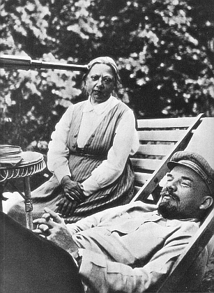 V roce 1926 se Vogl jako člen Bratrstva německých socialistických teologů v SSSR sešel dva roky po Leninově smrti s jeho vdovou Naděždou Krupskou, které se prý bál i Stalin