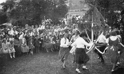 Dožínky v blízkých Mlynářovicích roku 1932 na Markowetzových louce