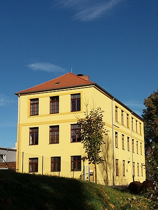 Školní budovy v Zátoni, ve Svérazi a v Kájově, jeho šumavská učitelská působiště