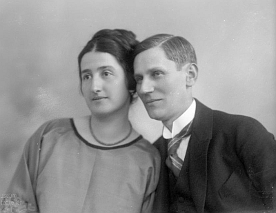 Režisér Adolf Zaglauer s manželkou Christine na snímku ze Seidelova fotoateliéru z června roku 1923