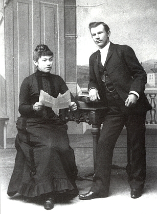 Její rodiče Fritz Waldek (1862-1935) a Marie Waldeková, roz. Steinbrenerová (1872-1942)