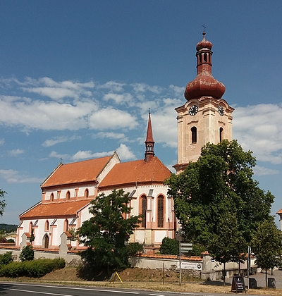 Kostel sv. Jakuba Většího v Nepomuku má původ ve 12. století, od roku 1369 je uváděn jako farní - zde byl tedy světec pravděpodobně pokřtěn