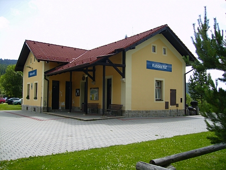 Nádraží v Kubově Huti - nejvýše položená železniční stanice v ČR (995 m nad mořem)