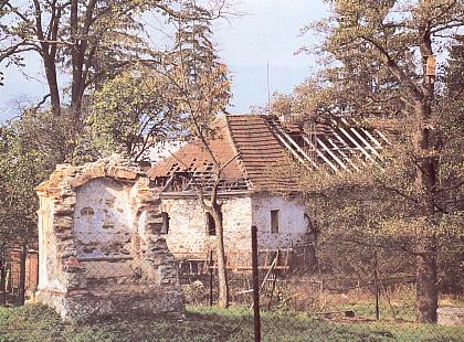 ... a těsně předtím, než byl stržen