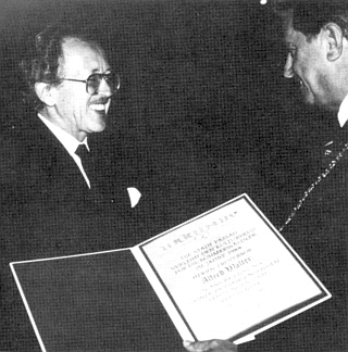 Při udělení Kulturní ceny města Pasova v roce 1988 starostou Hansem Höslem