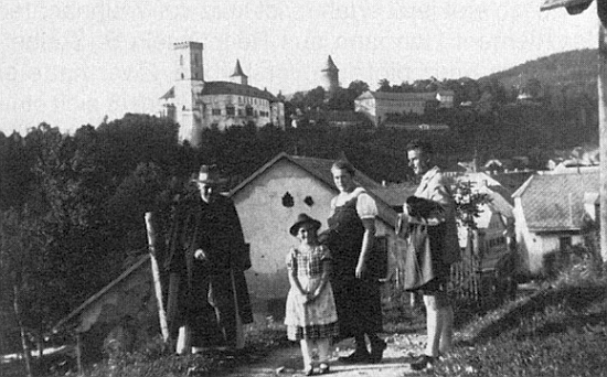 Roku 1936 na výletu do Rožmberka nad Vltavou s jednou návštěvou z Pasova