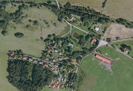 Dnešní jen zčásti zachovaná osada Hory na leteckých snímcích
z let 1947 a 2008