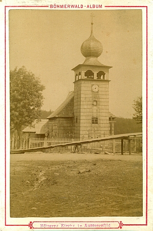 Původní podoba kostela sv. Štěpána v Kvildě na pohlednici Johanna Kopeckého