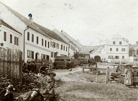 Rodné Střemily na dvou starých pohlednicích, autorem té horní je Josef Seidel