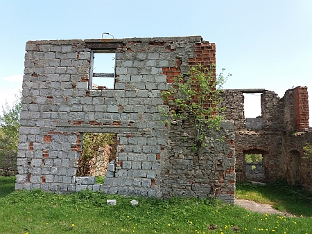 V Ondřejově býval kaplanem, na místě někdejší fary je ruina vojenského objektu, kde ještě najdeme původní barokní zdivo