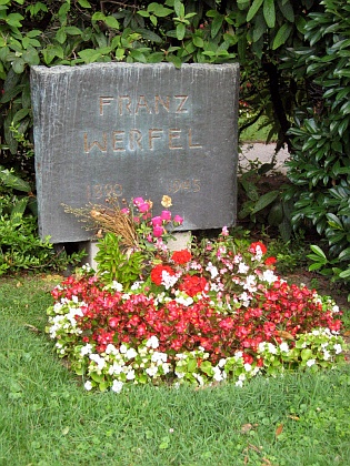 Čestný hrob na vídeňském ústředním hřbitově - návrh náhrobku Anna Mahlerová (1904-1988), dcera Gustava Mahlera a Almy Mahlerové-Werfelové