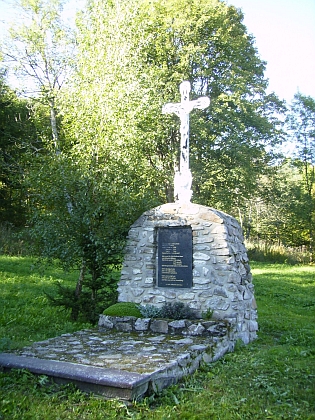 Tady stával kostel sv. Anny v Českých Žlebech (viz i Theodor Baier a Karl Swihota)