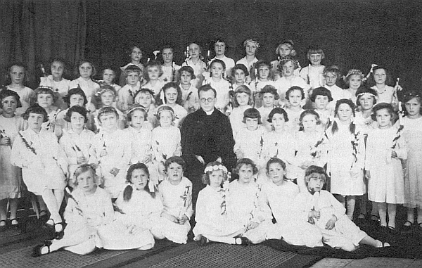 První svaté přijímání chlapců a dívek ročníku narození 1926 za jeho kaplanování v Železné Rudě