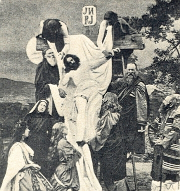 Jordan Wiltschko ještě jednou na snímku z roku 1912 zachycujícím snímání z kříže