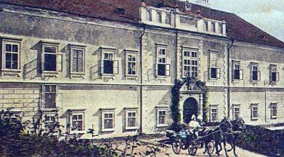 Kníže s císařem Františkem Josefem I. roku 1905 na manévrech ve Štěkni, kde na svém zámku poskytl později doživotní byt Karlu Klostermannovi