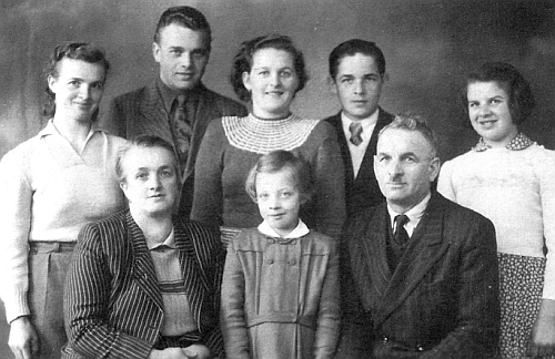 Rodina Bayerova před vycestováním do Německa dne 7. září 1961