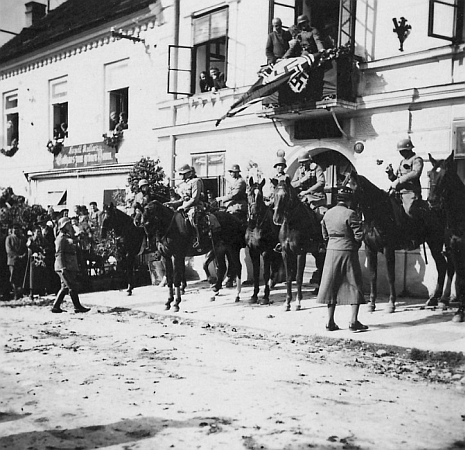 Vstup německé armády do jeho rodných Nových Hradů v říjnu 1938