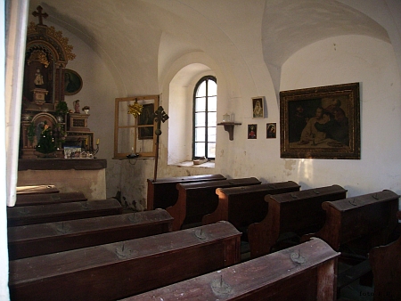 Kaple v Kuří na snímcích z roku 2013