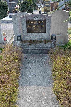 Hrob na hřbitově ve Wiener Neustadt