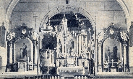 Interiér farního kostela sv. Jiljí v Rychnově u Nových Hradů, vysvěceného už roku 1261 ve své raně gotické podobě pražským biskupem Janem z Dražic a darovaného vdovou po Pelhřimovi z Třeboně vyšebrodskému klášteru