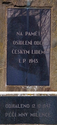 Památník ve středu obce