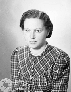 Lorie Wurdaková na snímcích z roku 1942