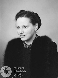 Lorie Wurdaková na snímcích z roku 1942