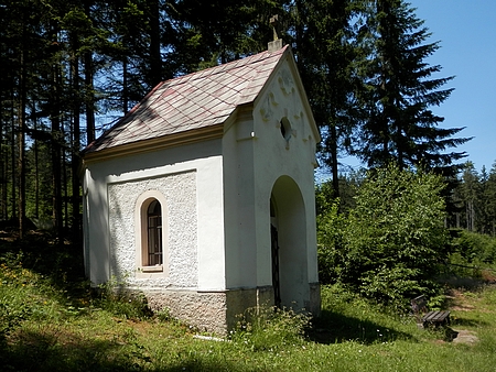 Kaple Nanebevstoupení Panny Marie s blízkou Lurdskou jeskyní při původní cestě z Přední Výtoně do Frýdavy byla postavena v roce 1902 z iniciativy opata Leopolda Wackarze a faráře Ignáce Češky z Přední Výtoně