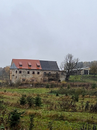 ... a v roce 2023 - snad se dočkal obnovy po letech "péče" státních statků...