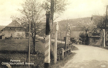 Pohlednice z roku 1934 s idylou na hranicích, kde dnes projede denně přes tisíc kamionů