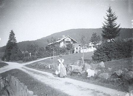 Schwarzenberská myslivna u někdejšího Kunžvartu (dnes Strážný) na snímku Josefa Seidela z roku 1908...