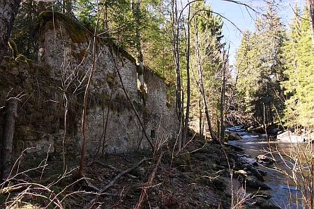 Stodůlecký mlýn Mahlmühle čp. 76 a Mlýnský potok (Mühlbach), který ho poháněl