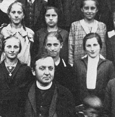 Na výřezu ze školní fotografie